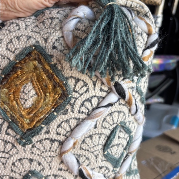 SARO LIFESTYLE Lauren Collection Block Print Embroidered PillowTasseled Corners - Picture 8 of 8